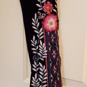 Velvet leggings with embroidery EUC